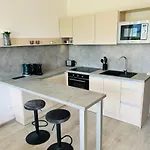 Komfortny Apartmnan Blizko Centra Lm Apartman Lipótszentmiklós